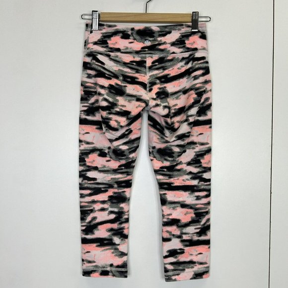 LULULEMON Leggings Womens Size 4 Wamo Camo Crop Pants 21" Inseam - Picture 2 of 4